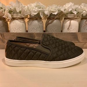 Women’s Mossimo Reese Slip On Sneakers Olive Green